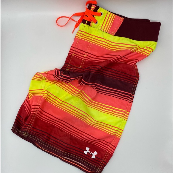 Under Armour Mens swim trunks board shorts size 34 waist. Loose fit. NWOT - Picture 1 of 13